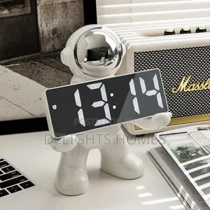 Creative Astronaut Clock_x