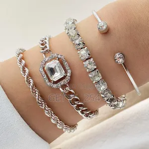 *4 In 1 Bracelet Set*
Non Tarnish
Hypoallergenic