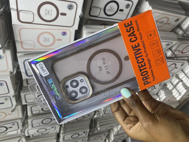 Capraro iPhone 13 Pro Translucent Matte Brown Magsafe Case - thumbnail 2