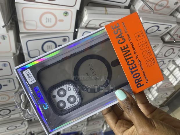 Sapara iPhone 13 Pro Translucent Mate Black Magsafe Case - thumbnail 2