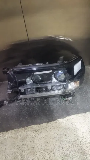 Toyota Land Cruiser V8 200 Series Headlight