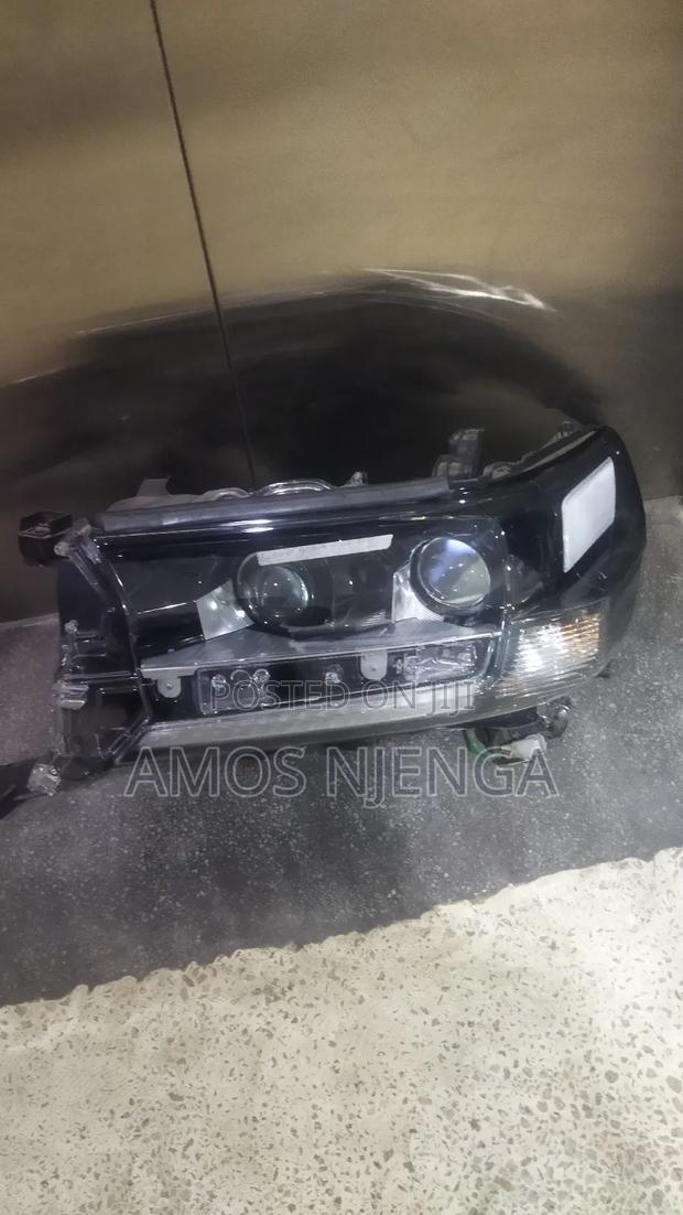 Toyota Land Cruiser V8 200 Series Headlight