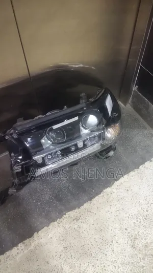 Toyota Land Cruiser V8 200 Series Headlight