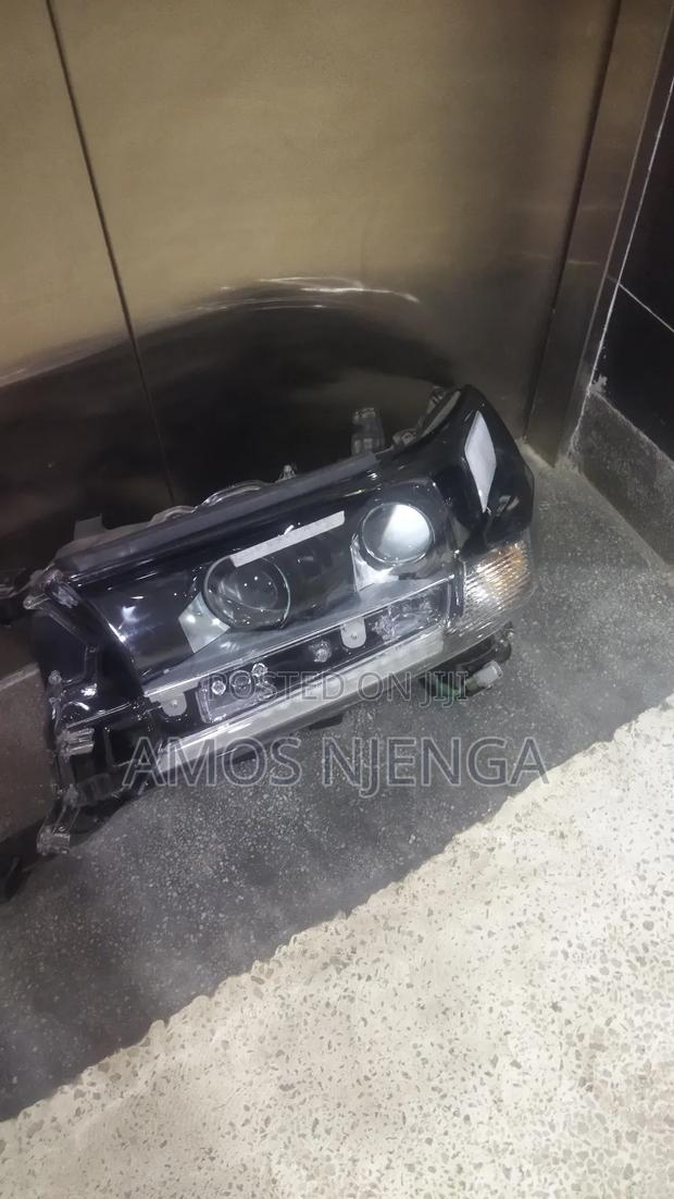 Toyota Land Cruiser V8 200 Series Headlight - thumbnail 2