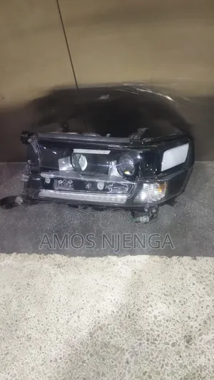 Toyota Land Cruiser V8 200 Series Headlight