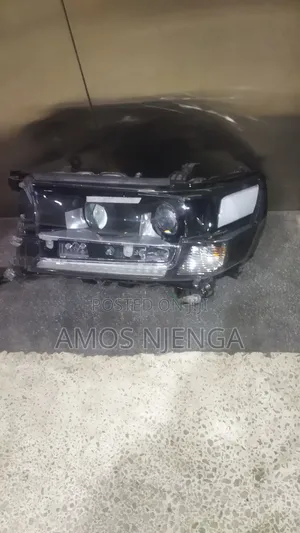 Toyota Land Cruiser V8 200 Series Headlight