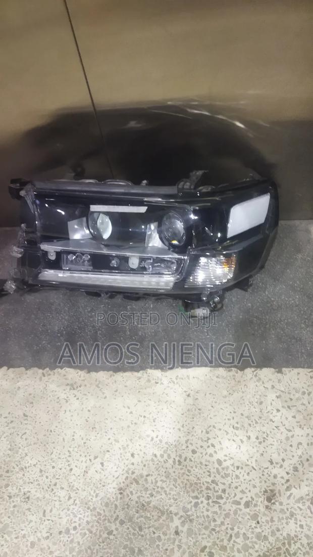 Toyota Land Cruiser V8 200 Series Headlight - thumbnail 4
