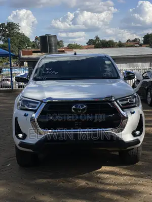 Toyota Hilux Revo Double Cab Deisel 2.4 RWD 2021 White