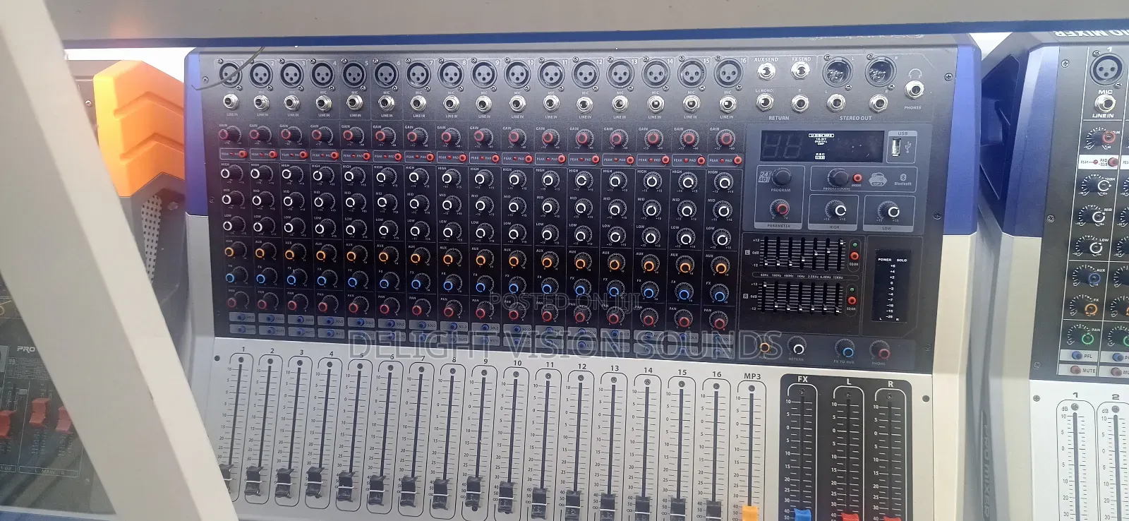 Sound Craft 16 Channel Powered Mixer