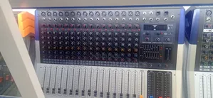 Sound Craft 16 Channel Powered Mixer