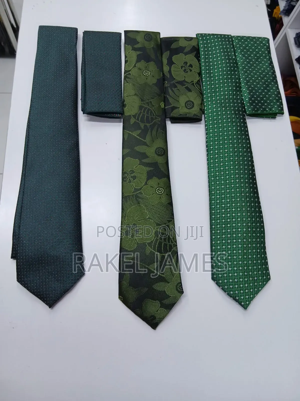 Polkadot Ties With Pocket Square