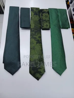 Polkadot Ties With Pocket Square