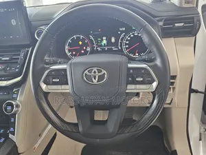 Toyota Land Cruiser 3.3 Diesel 4WD 2022 Pearl