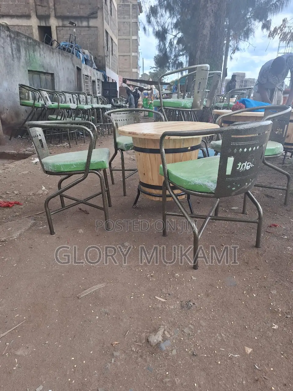 Restaurant And Bar Barrel Table And Chairs