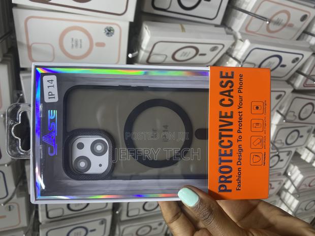 Capraro iPhone 14 Translucent Mate Black Magsafe Case - thumbnail 2