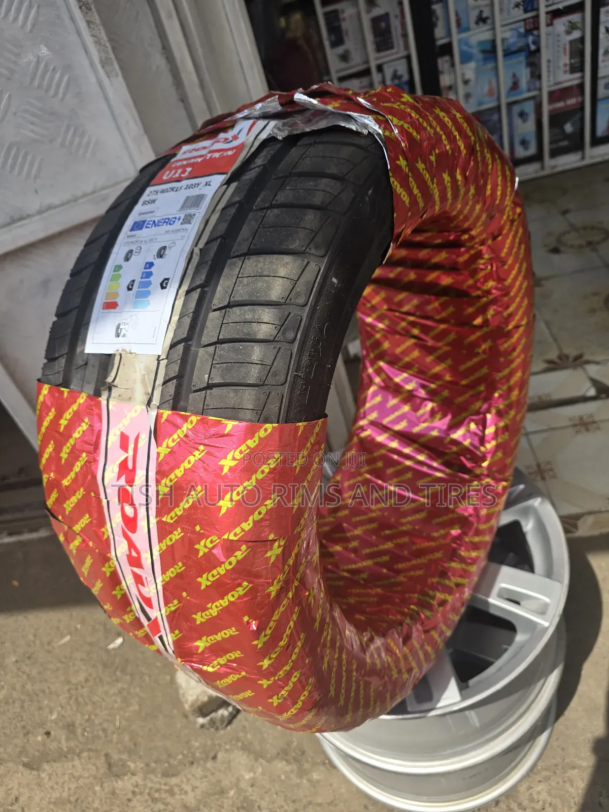 275/40r18 Roadx Tire