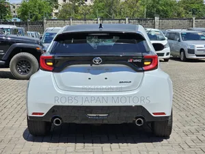 Toyota Yaris 2021 Pearl
