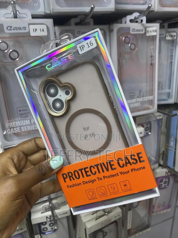 Capraro Translucent Matte Brown iPhone 16 Magsafe Case - thumbnail 3