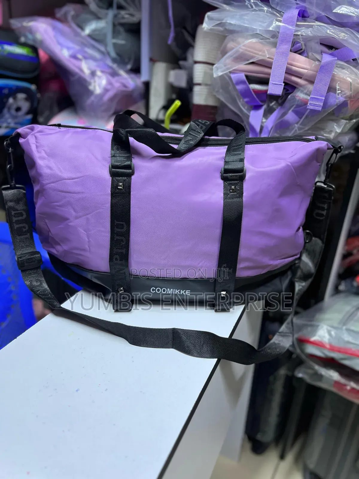 Women's Travel Hand Bags at 1000