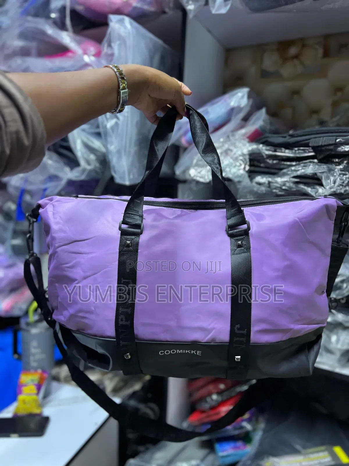 Women's Travel Hand Bags at 1000
