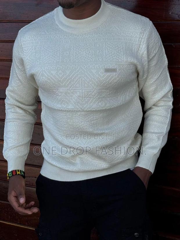 Creame/Black Sweaters