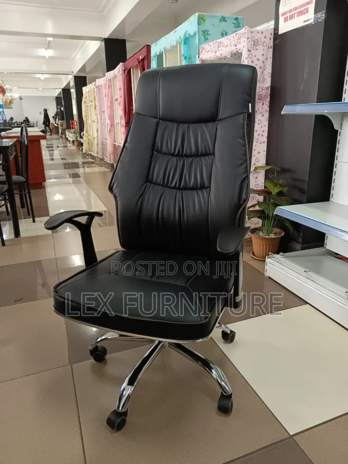 Tr3 Headrest Office Chair