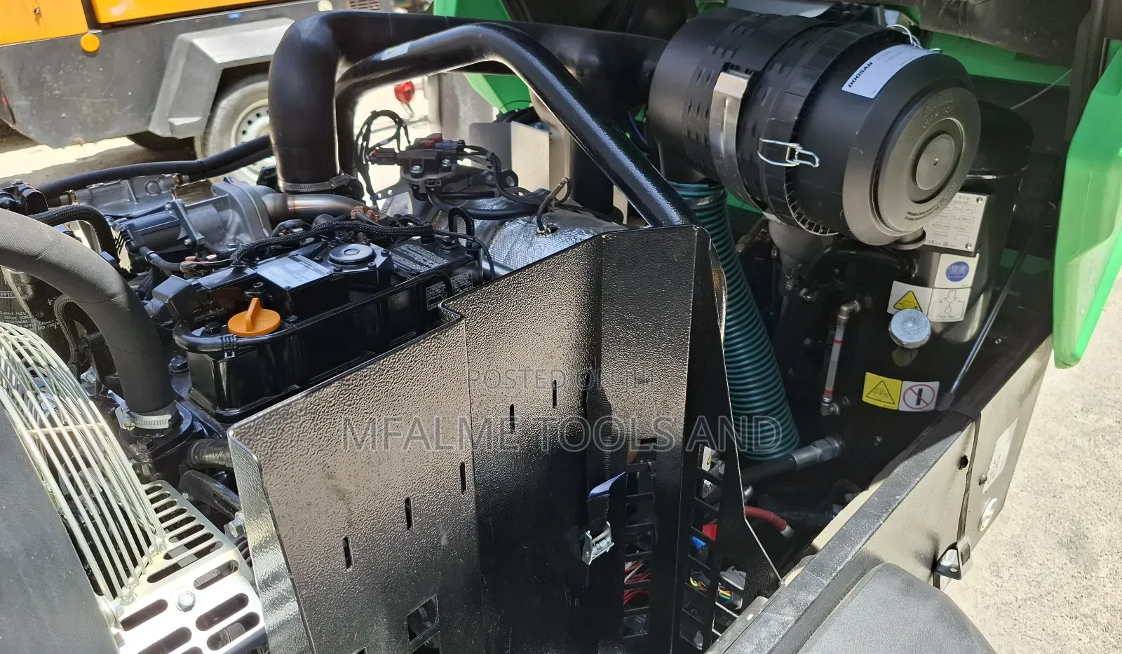 Compressor New 2023 Doosan 4-Cyl Diesel 15bars 140 CFM Ex-Uk