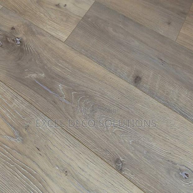 "No Fuss. All Fabulous!" With Laminate Flooring