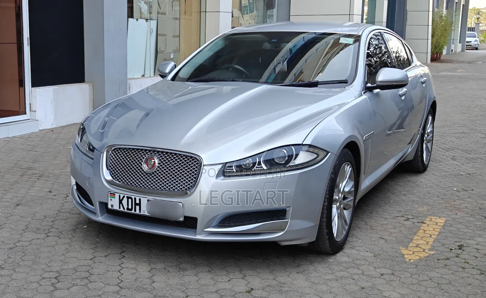 Jaguar XF Premium 4dr Sedan (2.0L 4cyl Turbo 8A) 2015 Silver