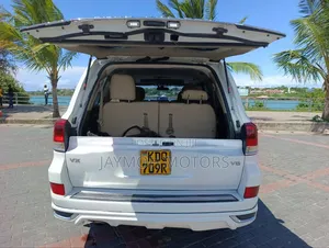 Toyota Land Cruiser 2018 White