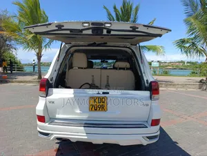 Toyota Land Cruiser 2018 White