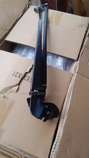 Toyota Ractis 2007-2015wiper Arm