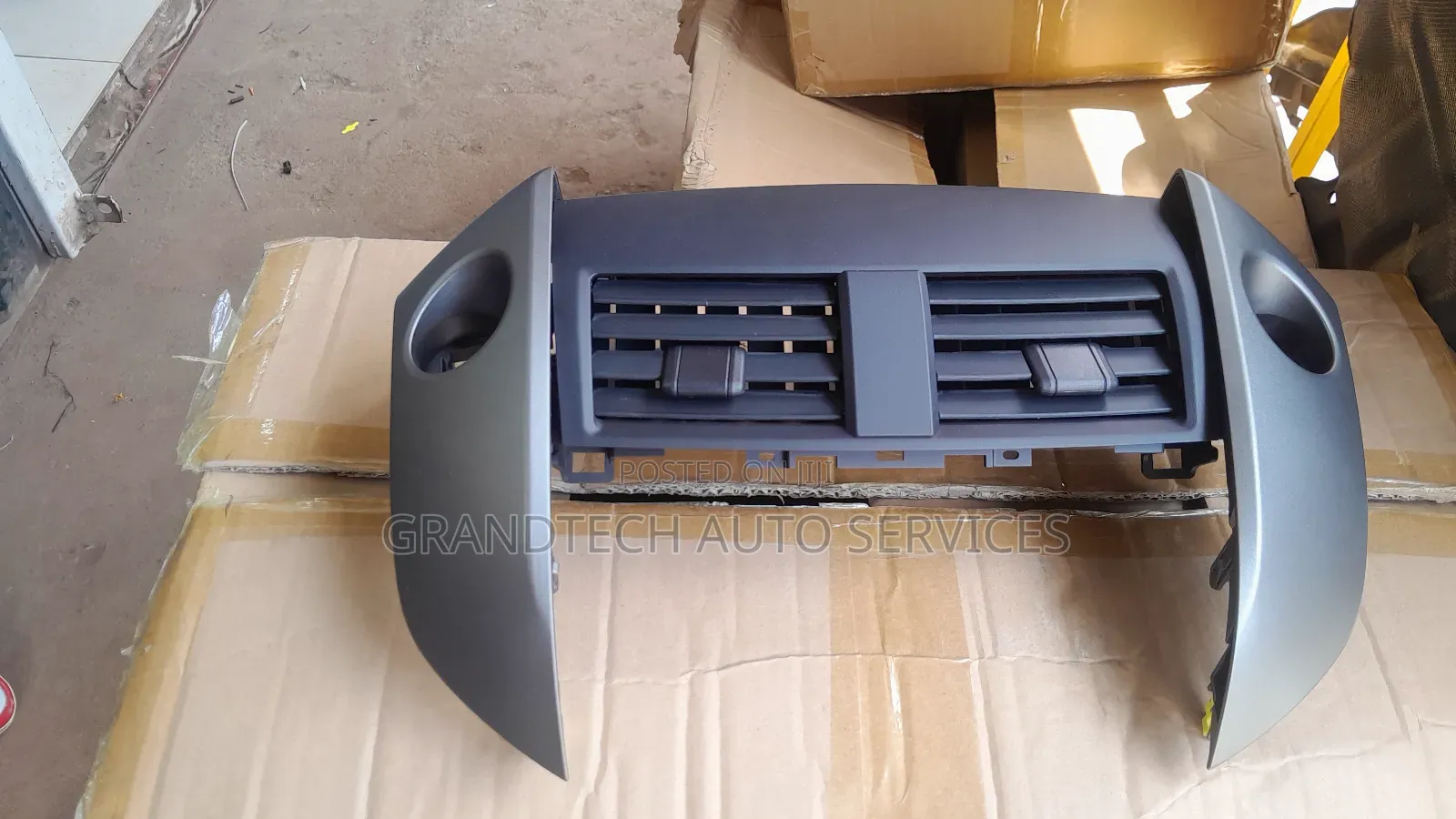 Toyota Vanguard /Rav4 Dashboard Vents Set