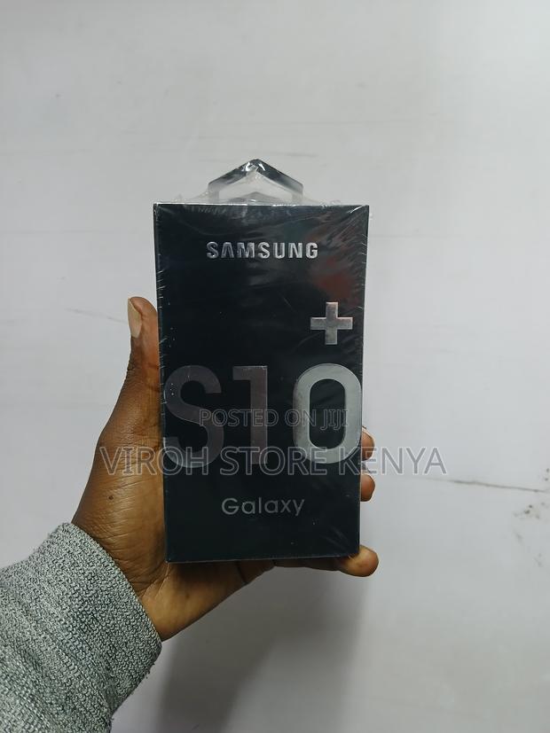 Samsung Galaxy S10+ Charger - main view