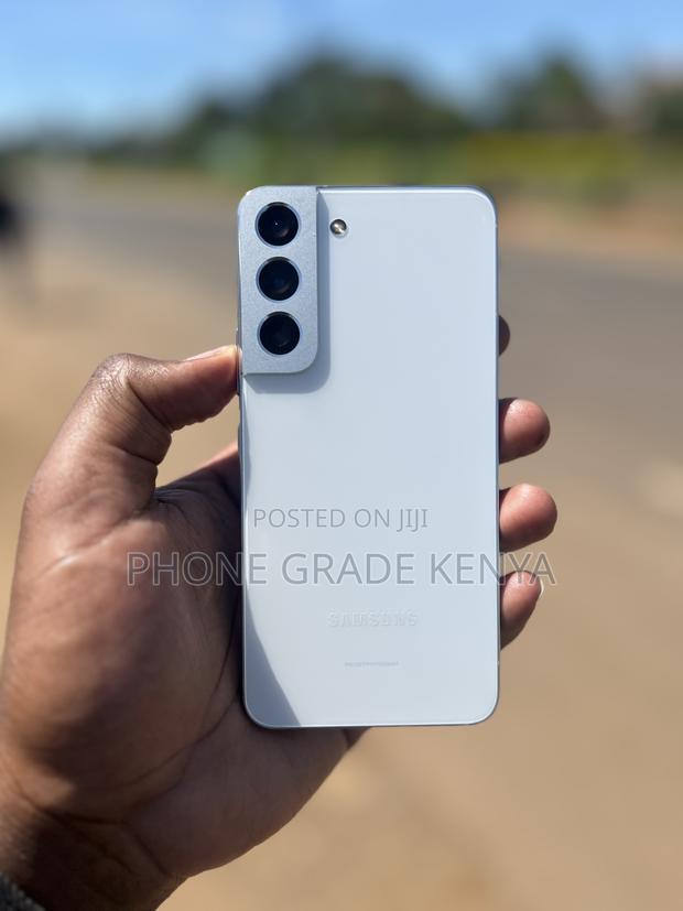 Samsung Galaxy S22 5G 128 GB White - main view