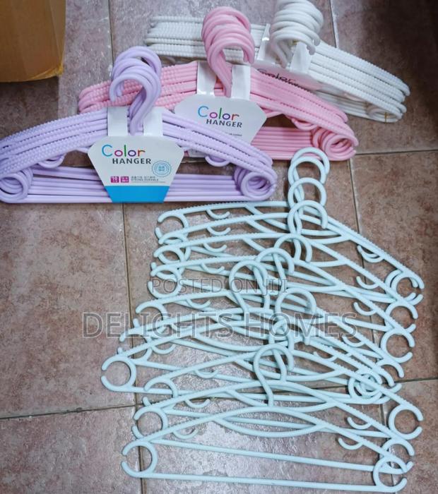 10 PCS Plastic Hangers_esj
