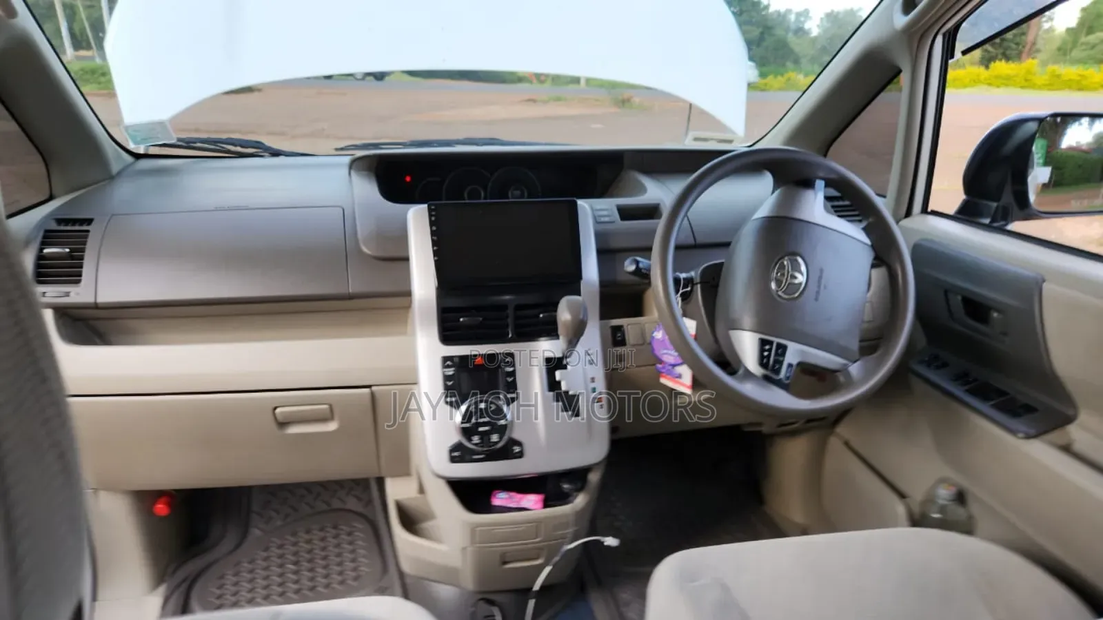 Toyota Noah 2013 White