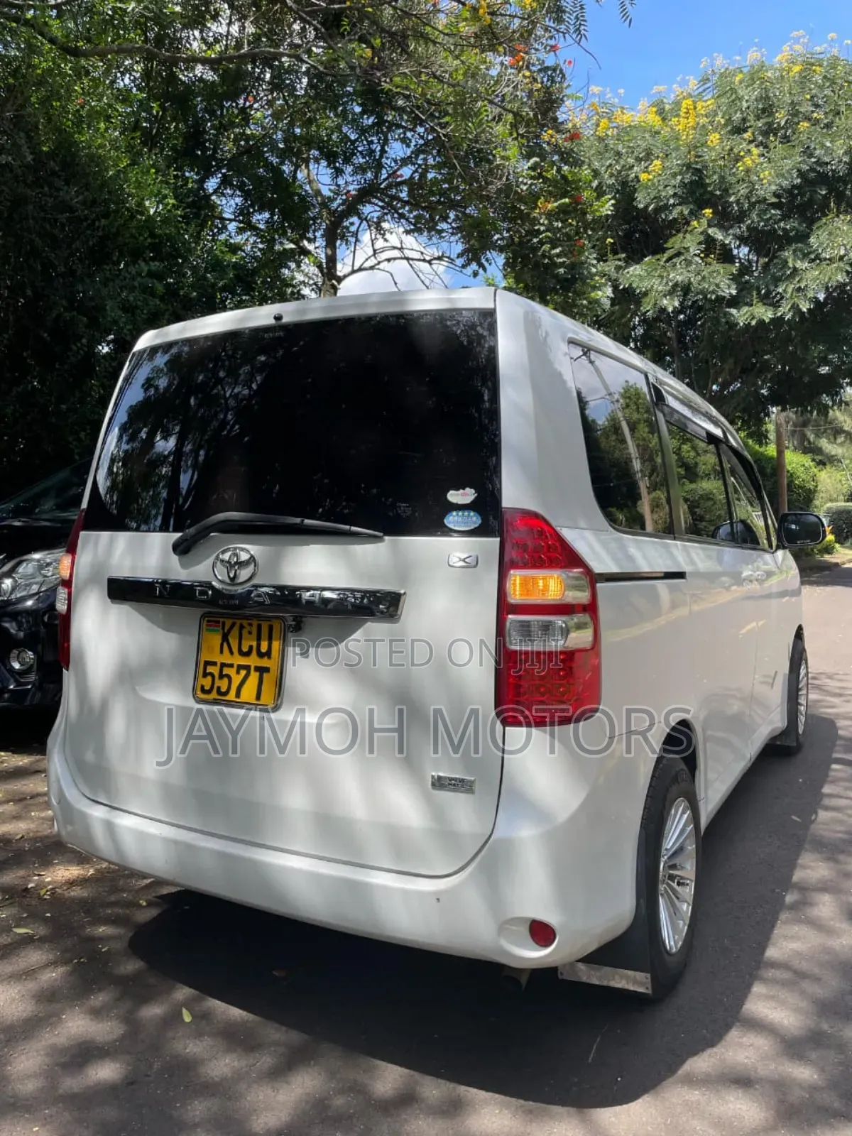 Toyota Noah 2013 White