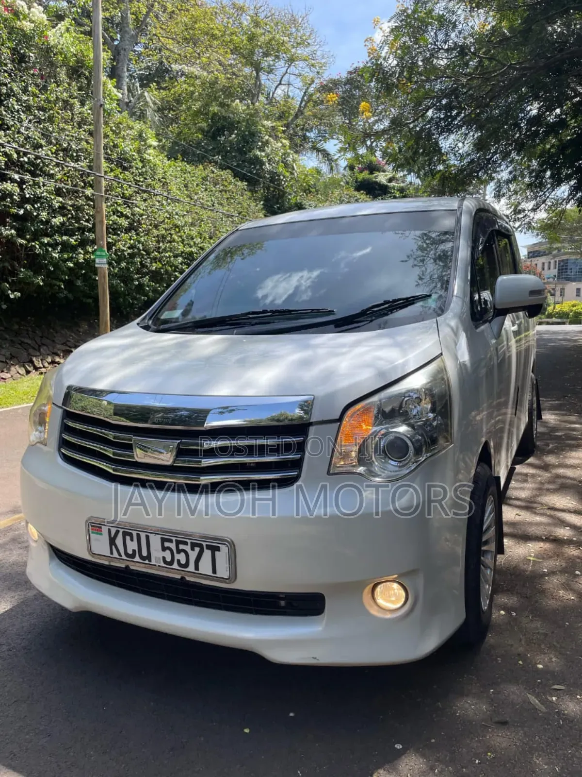 Toyota Noah 2013 White