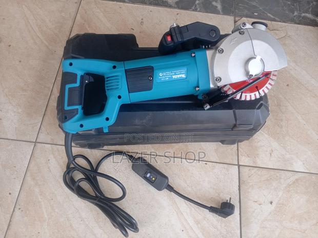 Makita Wall Chaser - thumbnail 2