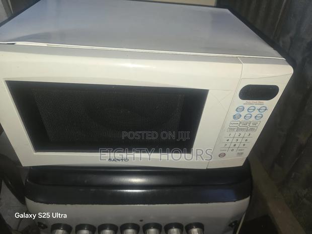 Sanyo 17l Microwave - main view