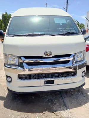 Toyota HiAce 2018 White