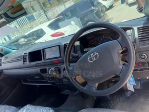 Toyota HiAce 2018 White