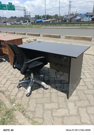 B2office Desk and Office Chair
