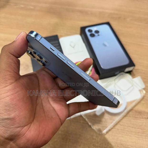 Apple iPhone 13 Pro 256 GB Blue - main view