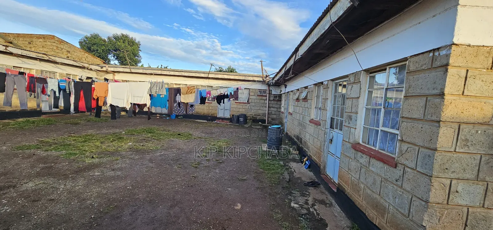 9bdrm Duplex in Kimumu for sale