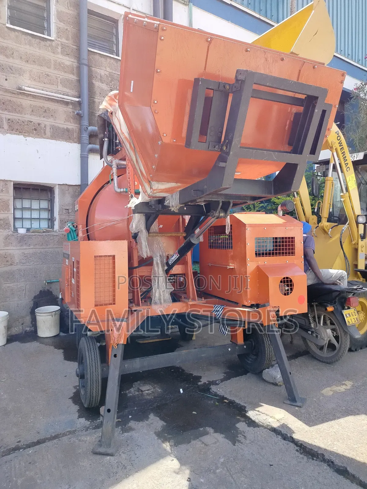 Esquire 700l Diesel Selfloading Concrete Mixer Machine