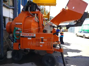 Esquire 700l Diesel Selfloading Concrete Mixer Machine