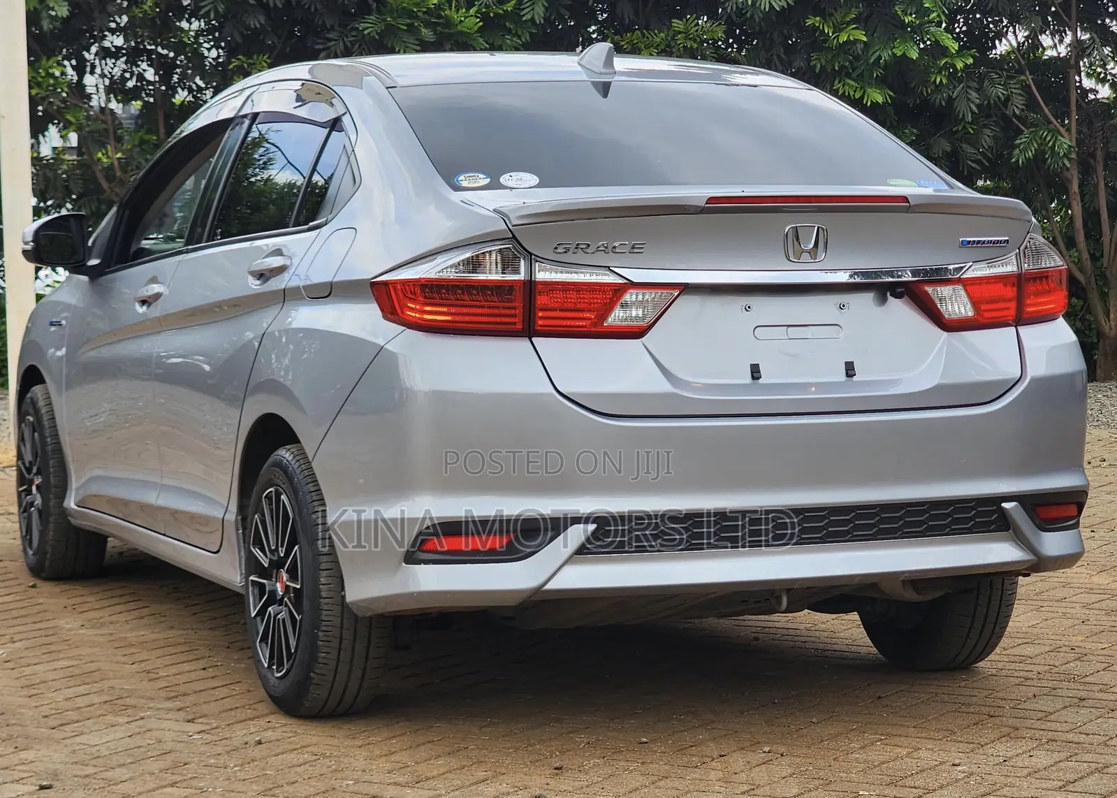 Honda Grace 2018 Silver