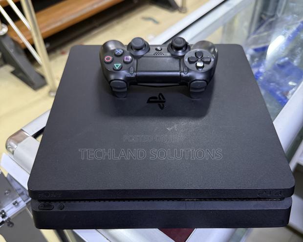 Well Kept Sony Ps4 Slim - main view